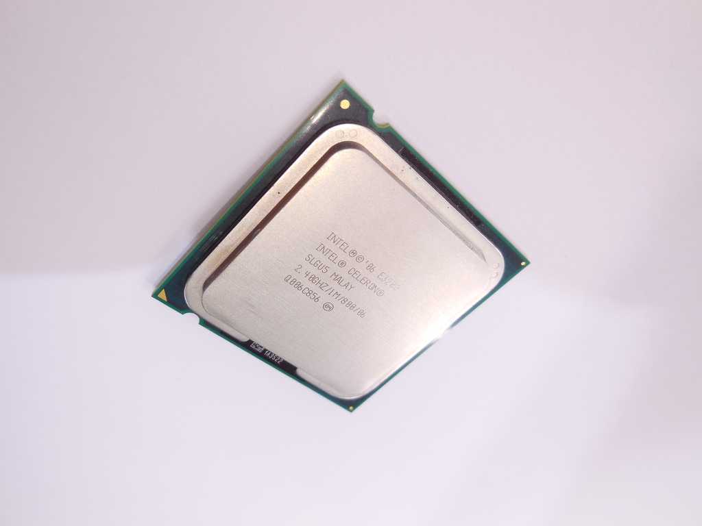 Intel pentium dual-core e2220 vs intel pentium dual-core e2200