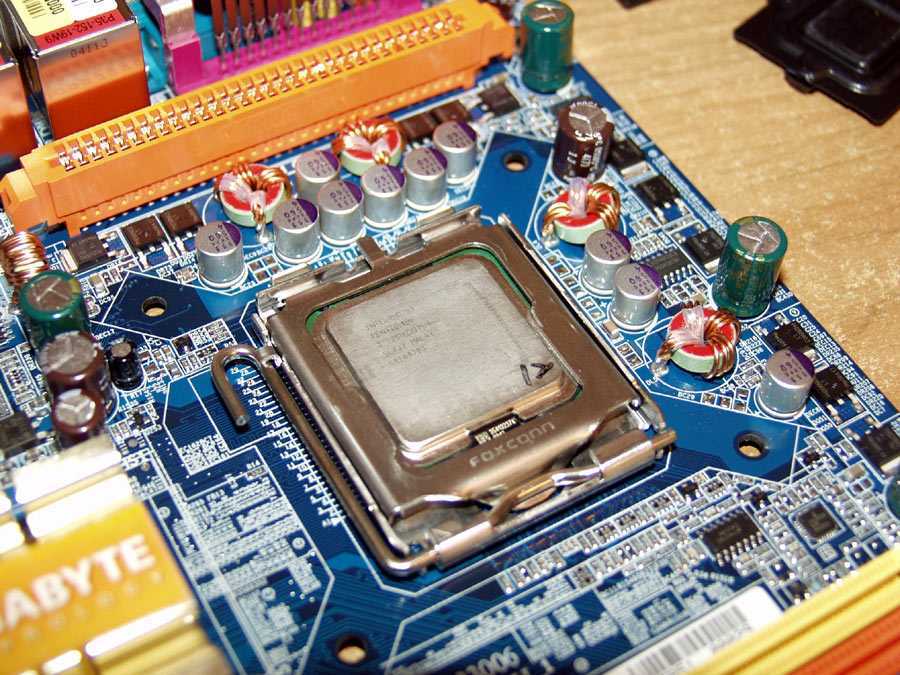 Процессоры сокета intel 775. LGA 775 Socket процессоры. Сокет lga775 процессоры. Lga775 процессоры апгрейд. 775 Сокет материнская плата с процессором.